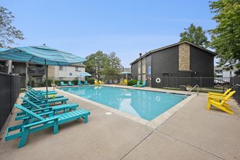 2 Beautiful sparkling pools